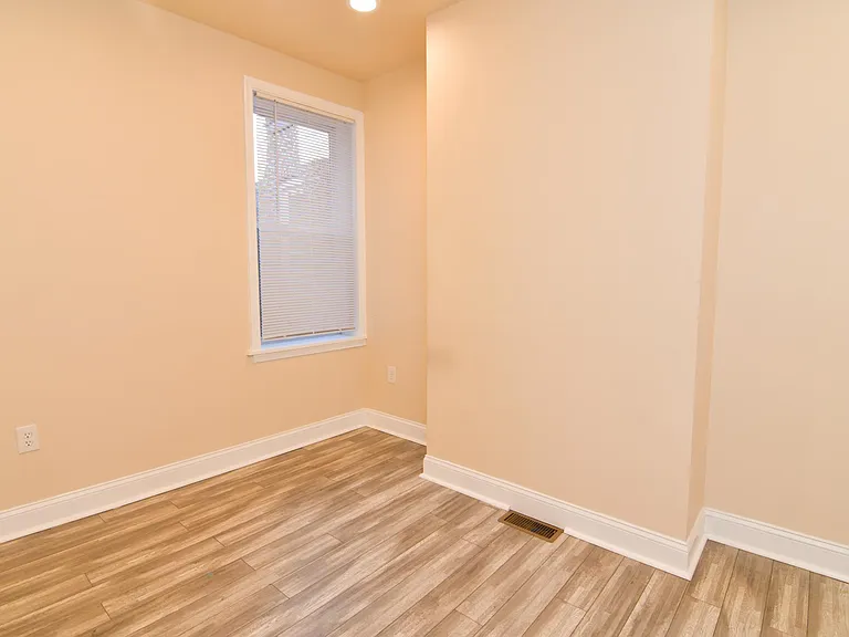 2722 Parkwood Ave — Photo 18