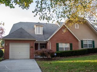 2811 Knob Creek Ln, Knoxville, TN 37912