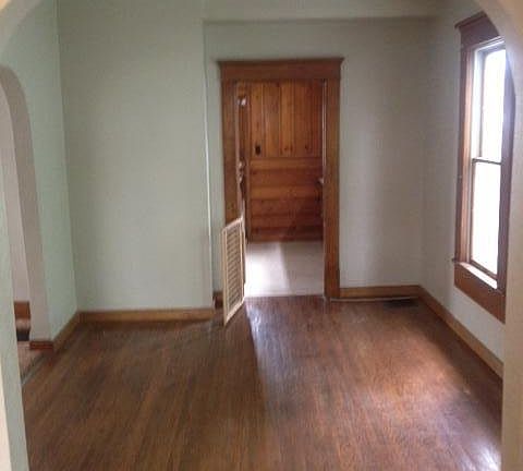 2nd image of 412 Eddy St