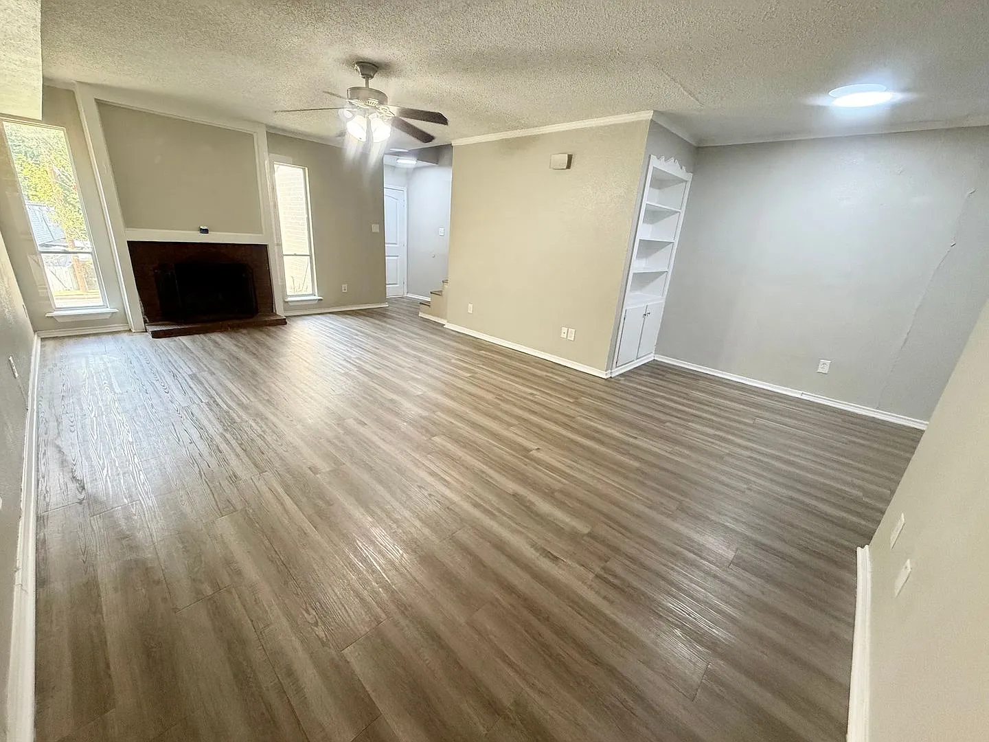 Spacious 3-bed/2-bath Townhome! — Photo 2