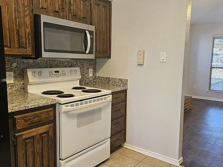 2821 Shady Grove Dr — Photo 18