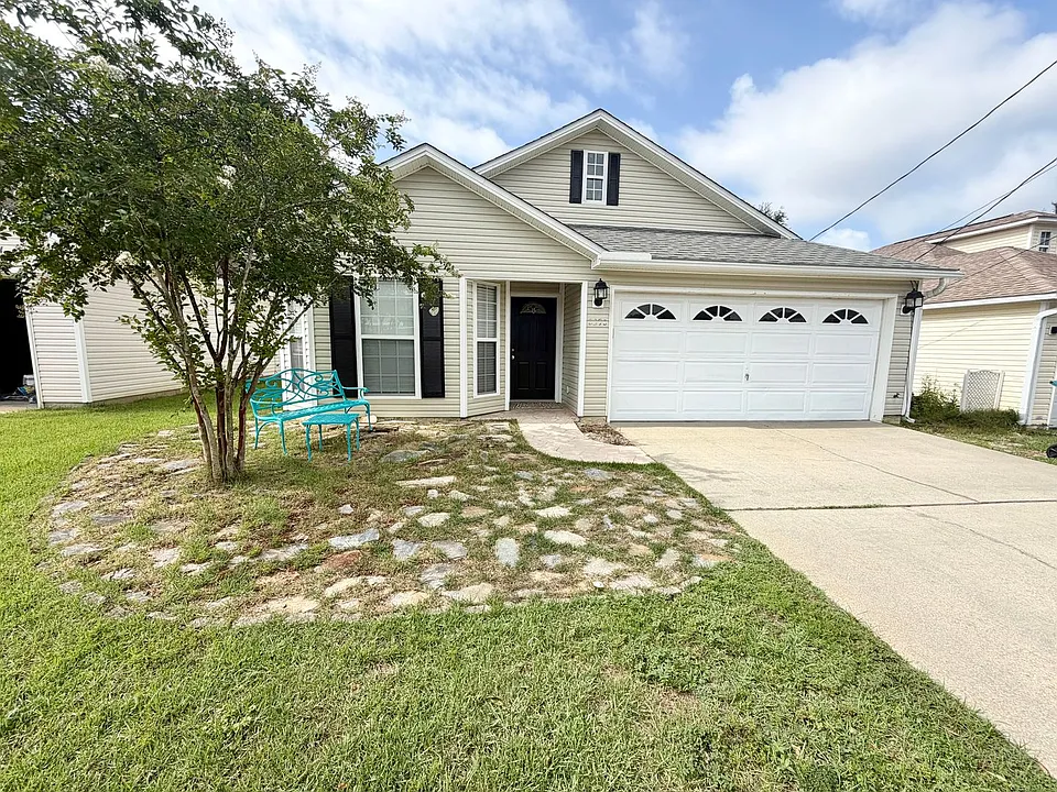 2390 Marina Dr