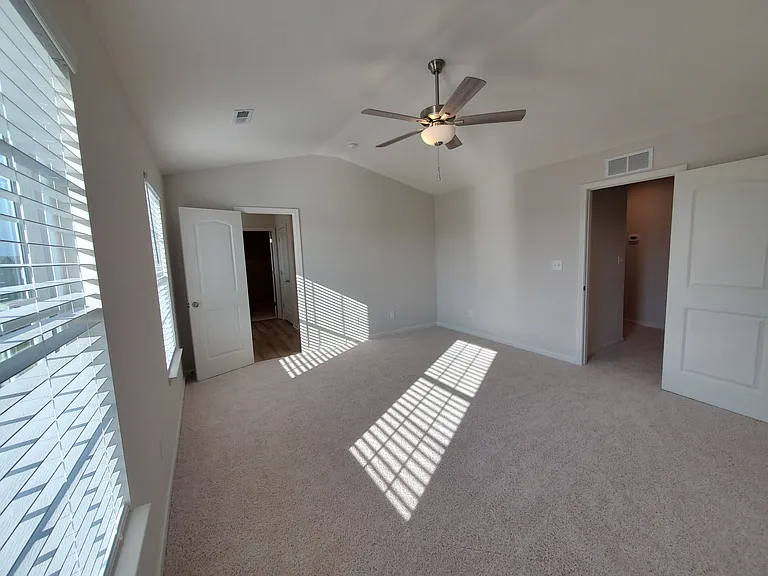 1217 Leanndra Park — Photo 15