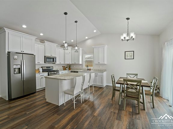 3rd image of 323 Rowland Circle St