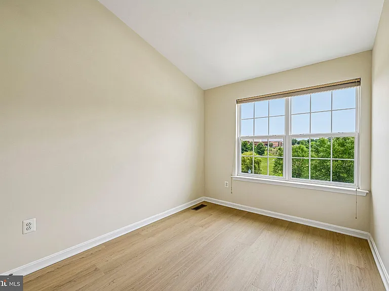 23004 Meadow Mist Rd — Photo 30