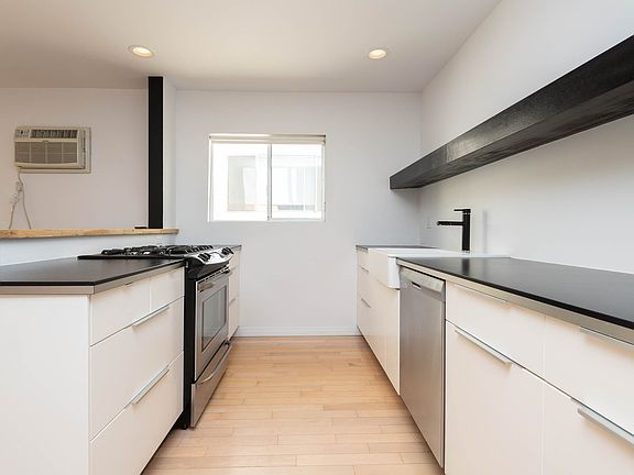 4th image of 8233 Blackburn Ave #8