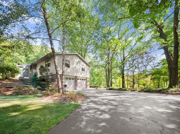 6620 Lakeshore Dr, West Olive, MI 49460