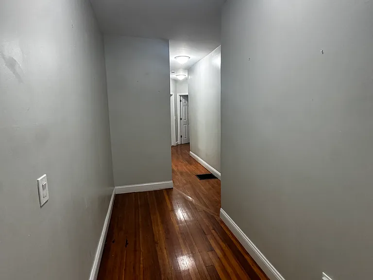 72 Kingsdale St #1 — Photo 4