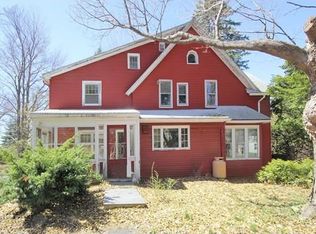 83 Main St, Russell, MA 01071