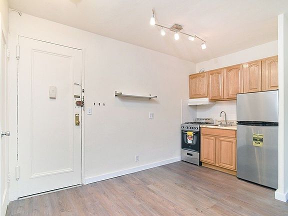 4th image of 19 Hamilton Ter APT 2J