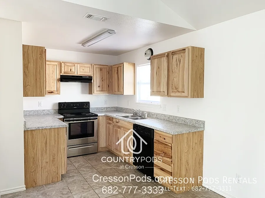 * One Month Rent Free * House For Rent - Fort Worth — Photo 4