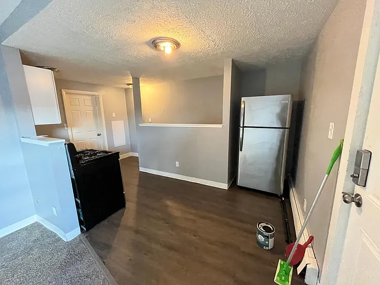 375 Manchester St #3R — Photo 5