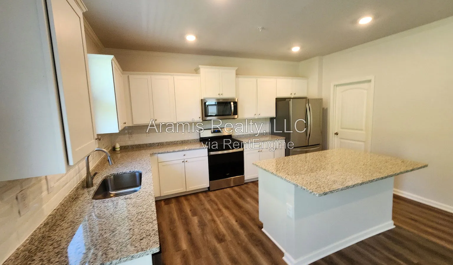 4 bed, 3.0 bath, 2804 sqft, $2,595 — Photo 2