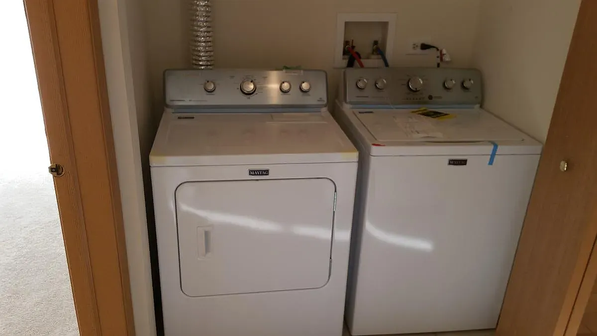 2 bed, 1049 sqft, $2,000 — Photo 2