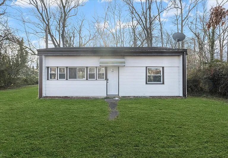 28 Crescent Dr — Photo 1
