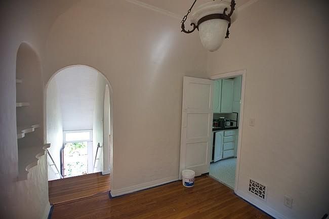 2nd image of 210 S Poinsettia Pl #1/4