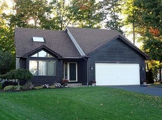 328 Doewood Ln, Rochester, NY 14606