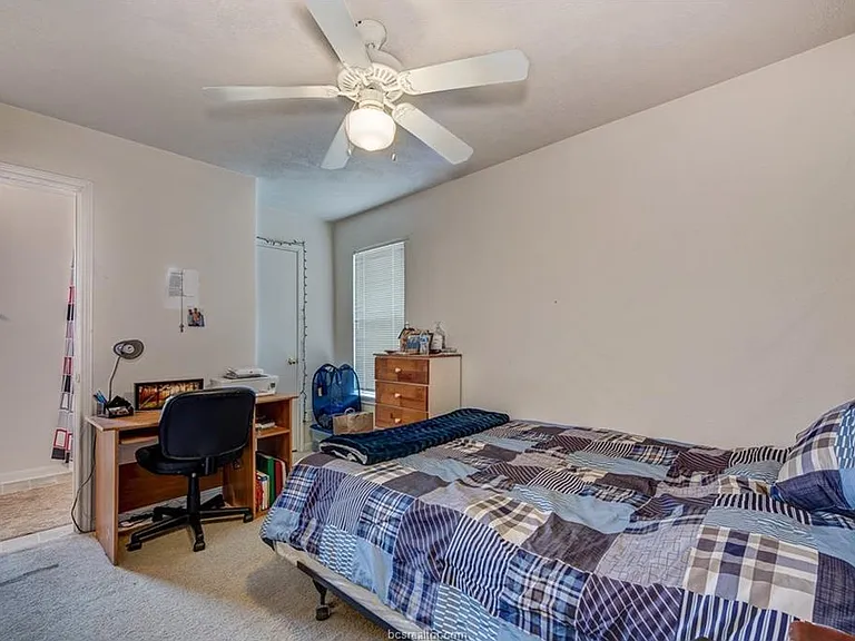913 Gardenia St #913 — Photo 9
