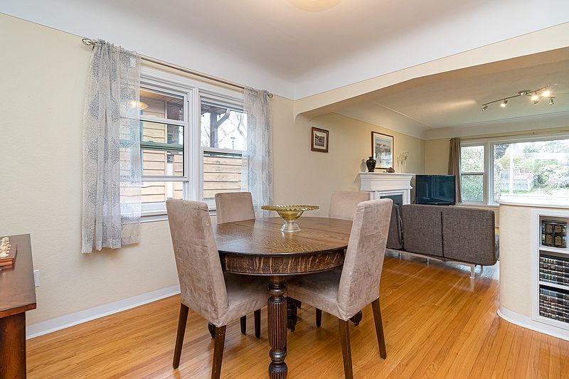 Saanich House for rent - 3 Bedrooms — photo 5