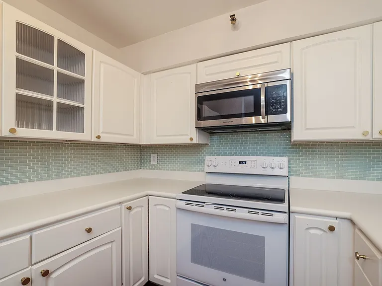 1207 Melville Sq #212 — Photo 11