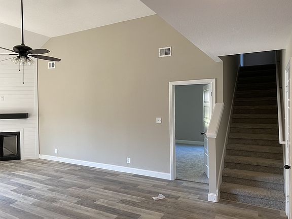 3rd image of 226 Cedar Spgs
