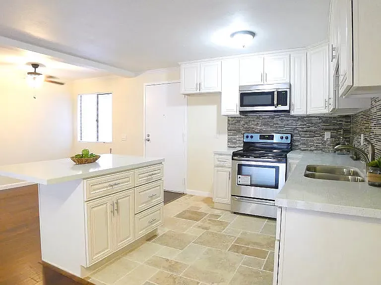 8332 Regents Rd #1K — Photo 5