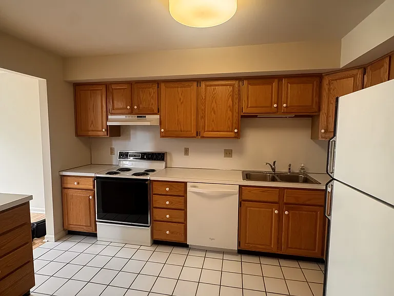 4282 Wimbledon Dr — Photo 6
