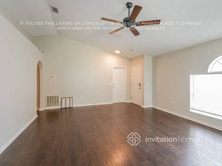 17037 Holmby Ct — Photo 4