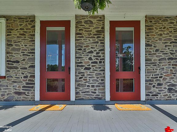 4th image of 8967 Easton Rd