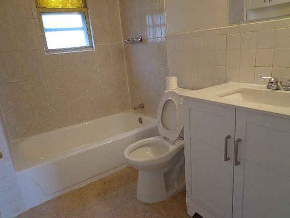3rd image of 2-87 22nd St #2
