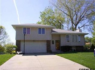 416 Winterburn Rd, Elkhorn, NE 68022