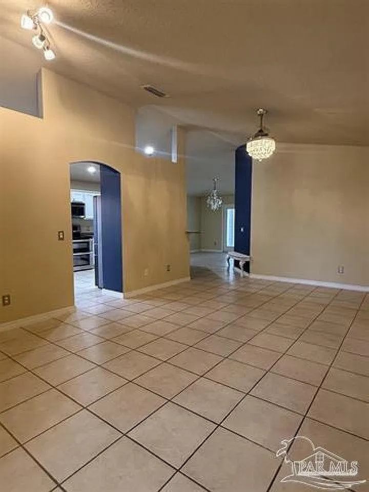 3 bed, 1584 sqft, $1,800 — Photo 4
