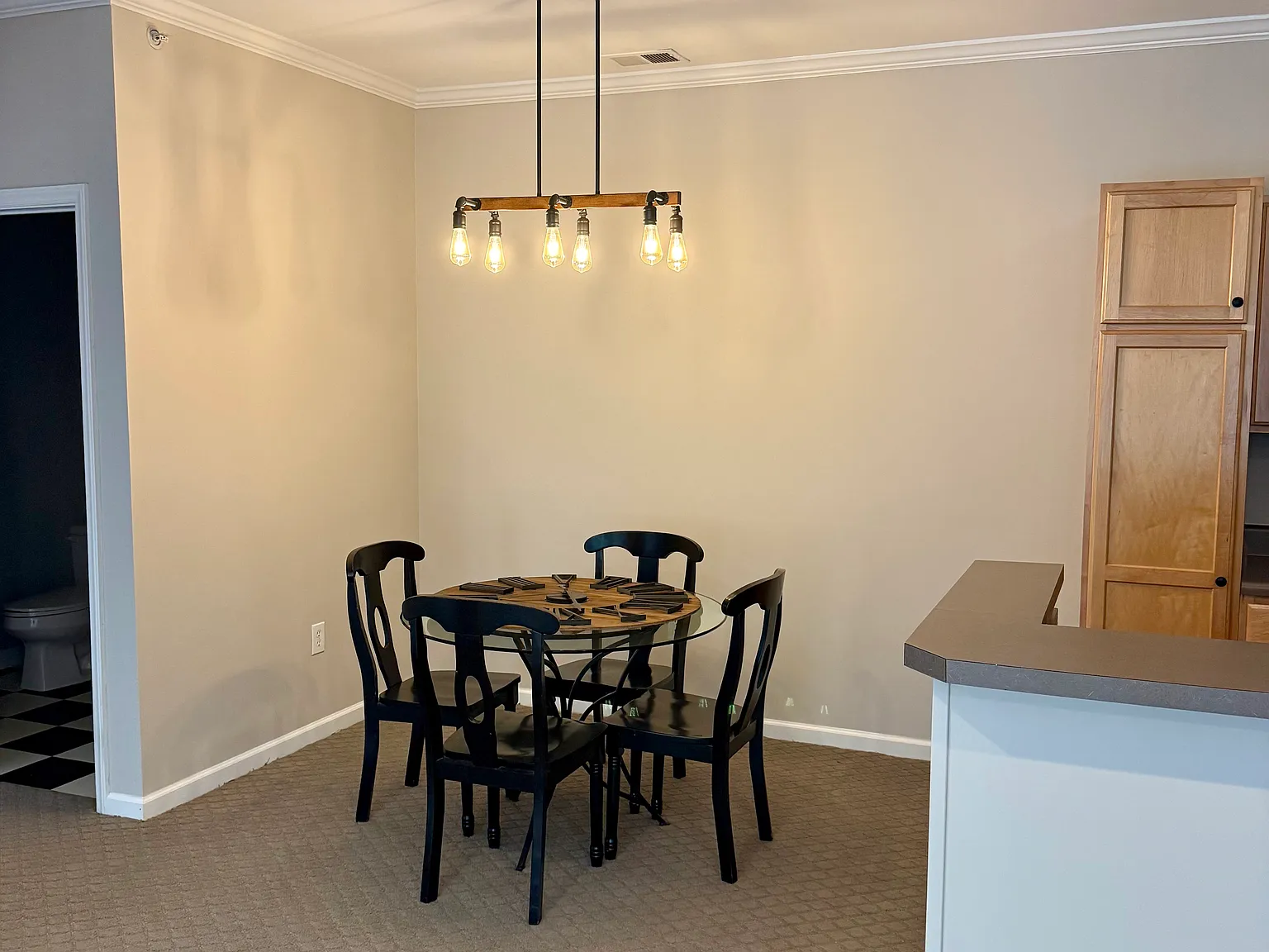 2 bed, 946 sqft, $1,600 — Photo 2