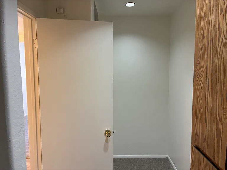 3672 W Oakland St — Photo 24
