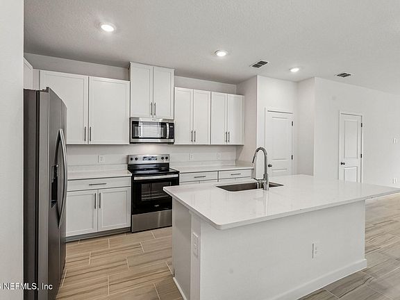 5th image of 3633 LUXOR Way