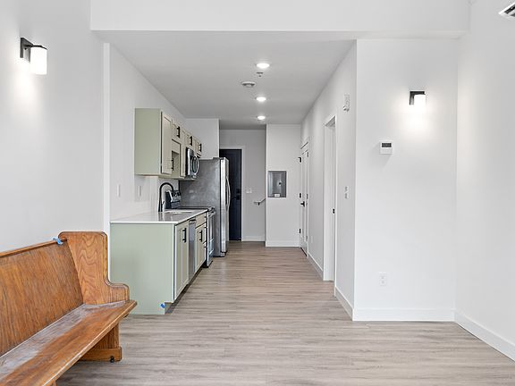 3rd image of 1219 W 31st St #1B-1Ba-805Sqft