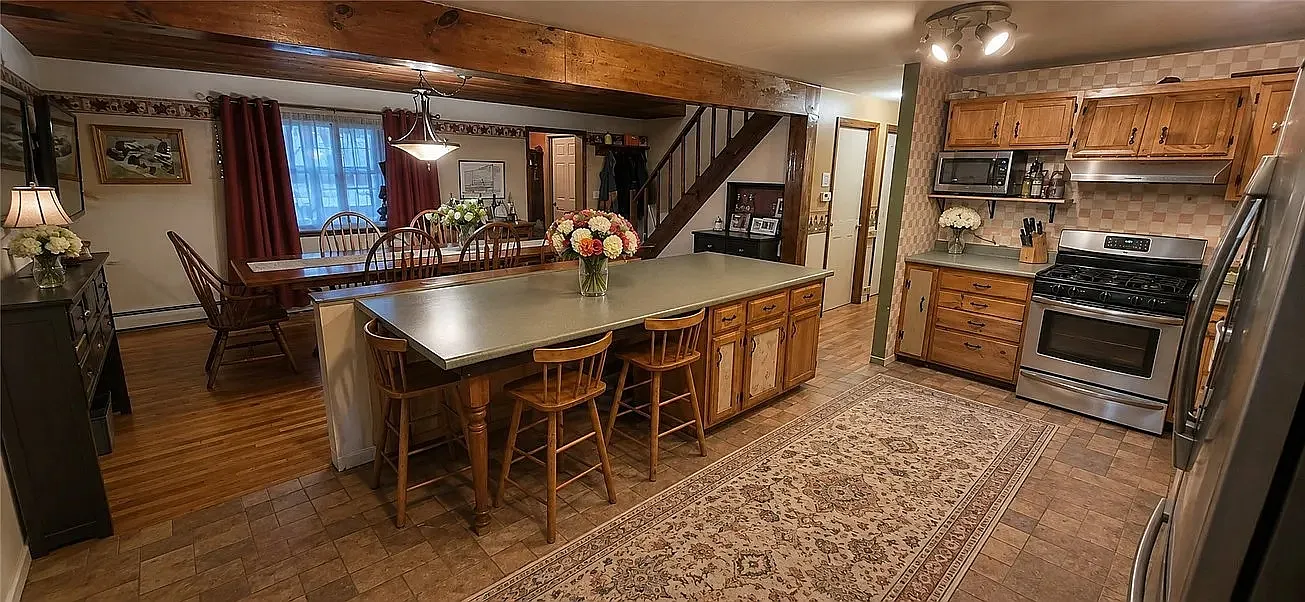 4 bed, 3500 sqft, $3,200 — Photo 2