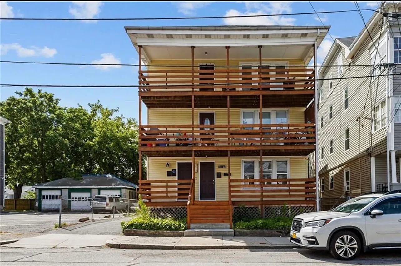 3 bed, 1120 sqft, $2,000 — Photo 2