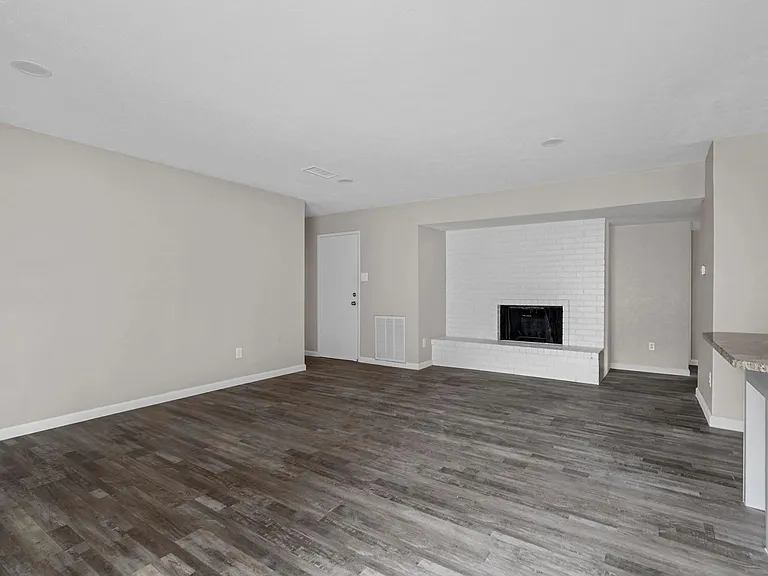 4904 Watkins Dr — Photo 4