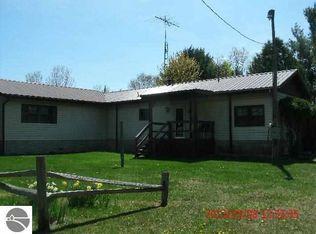 2082 N Decker Rd, Sterling, MI 48659