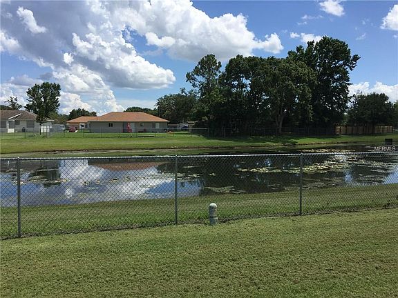 3rd image of 804 Park Villa Cir