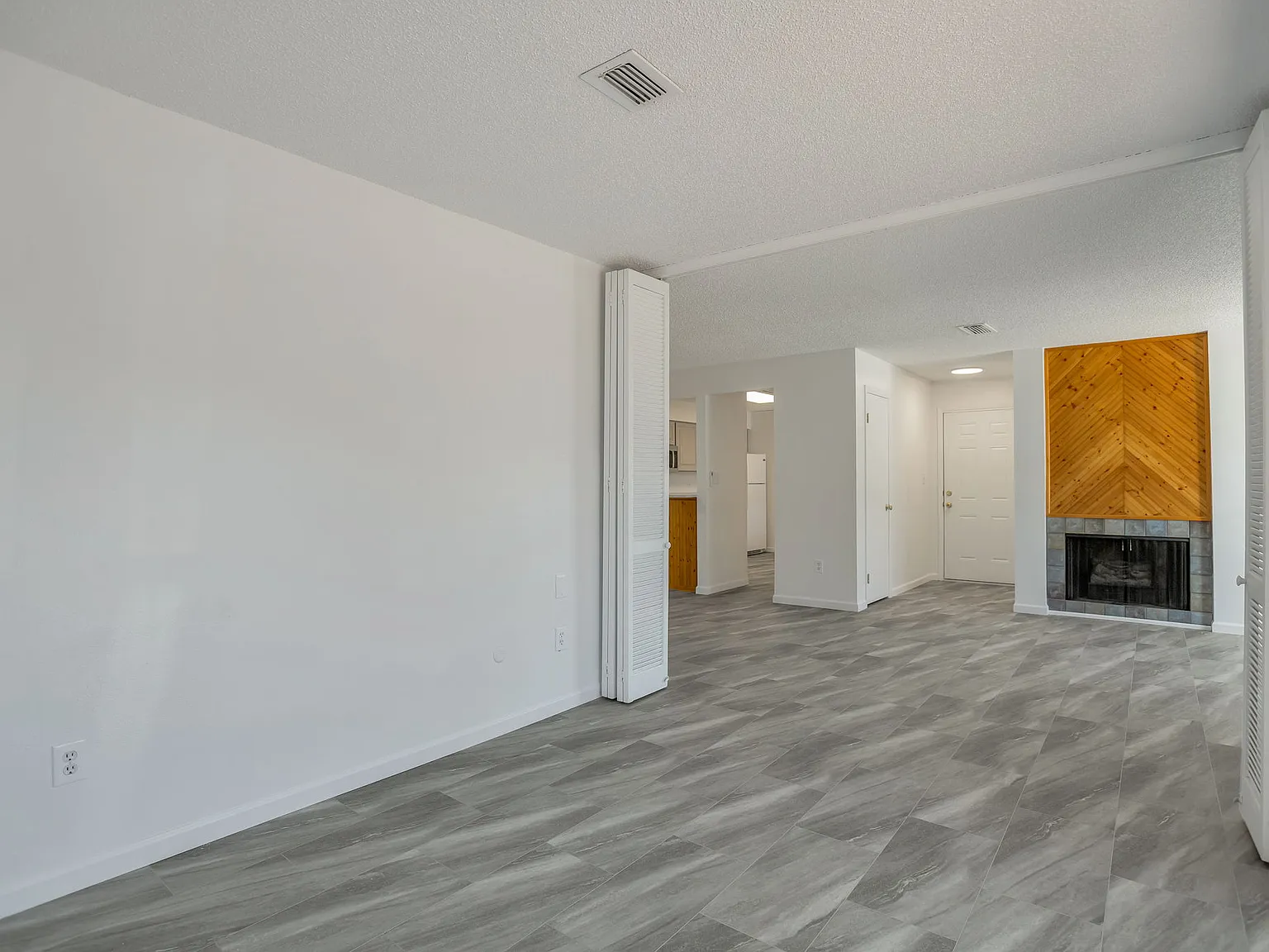 2 bed, 1039 sqft, $2,150 — Photo 4