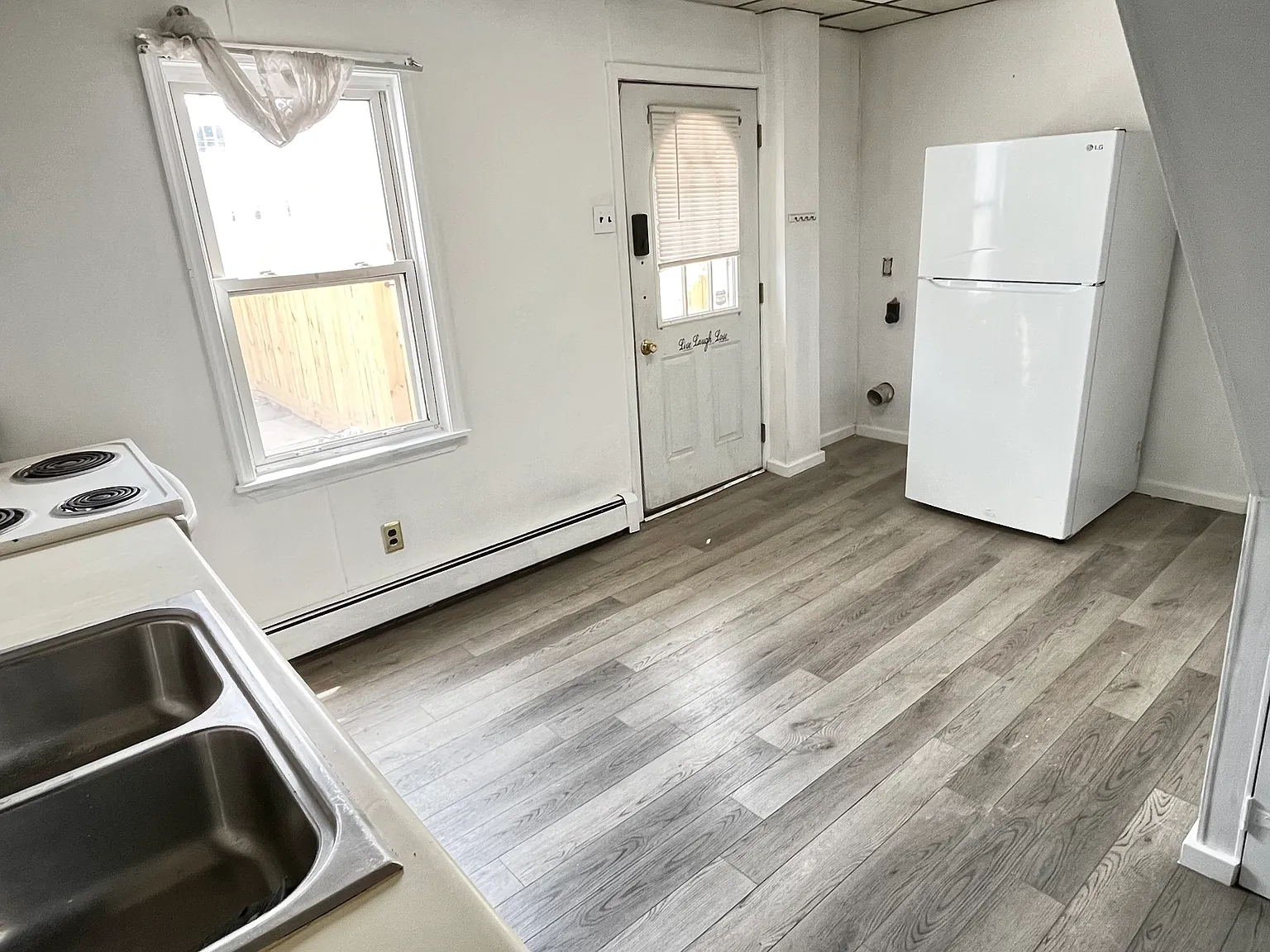 3 bed, $1,250 — Photo 1