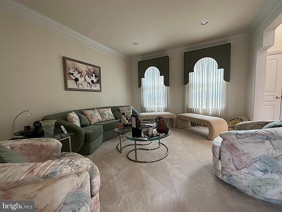 4th image of 731 Haycock View Dr