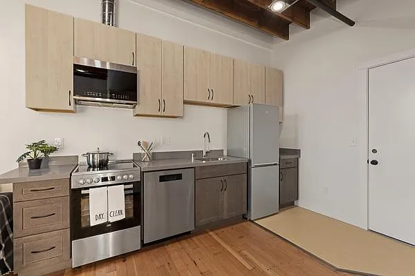 290 Burnett Ave S #200 — Photo 10