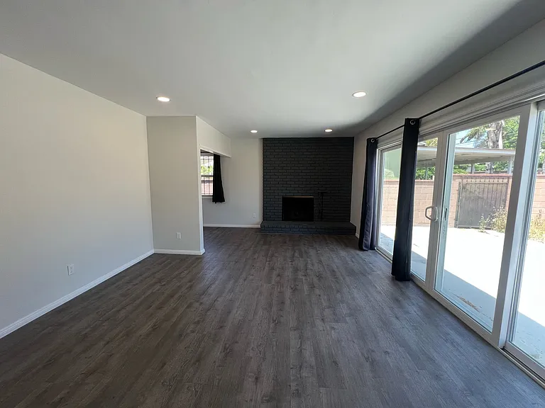 1502 Loranne Ave — Photo 7