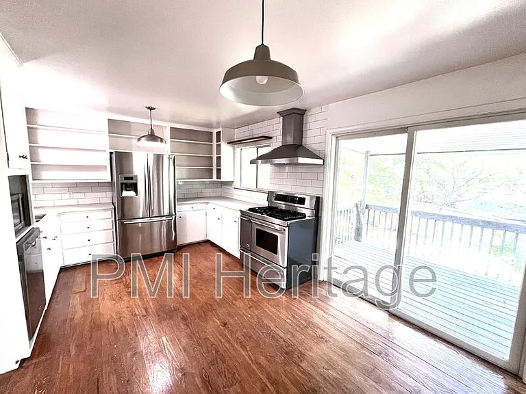 1139 N Sunset Dr — Photo 4