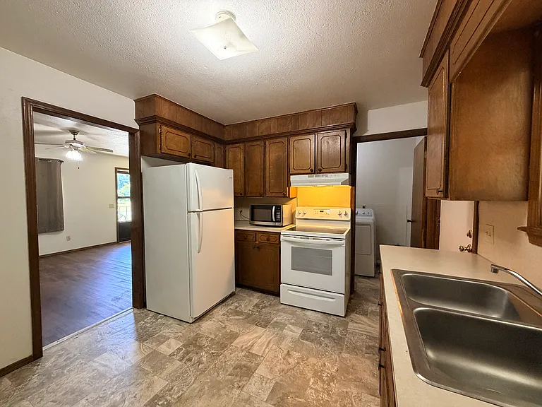 306 Wilson Ave — Photo 10