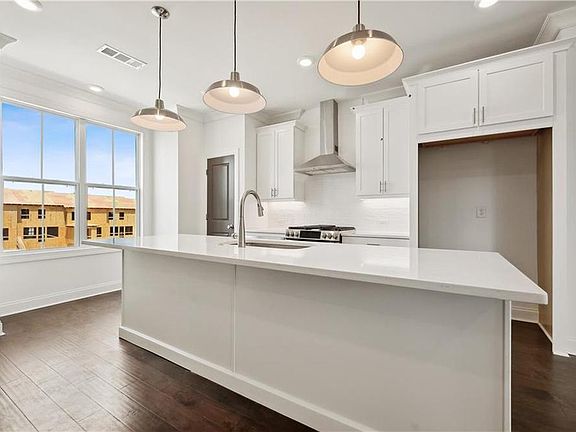 Not actual home. Photos of previously built Glendale plan.