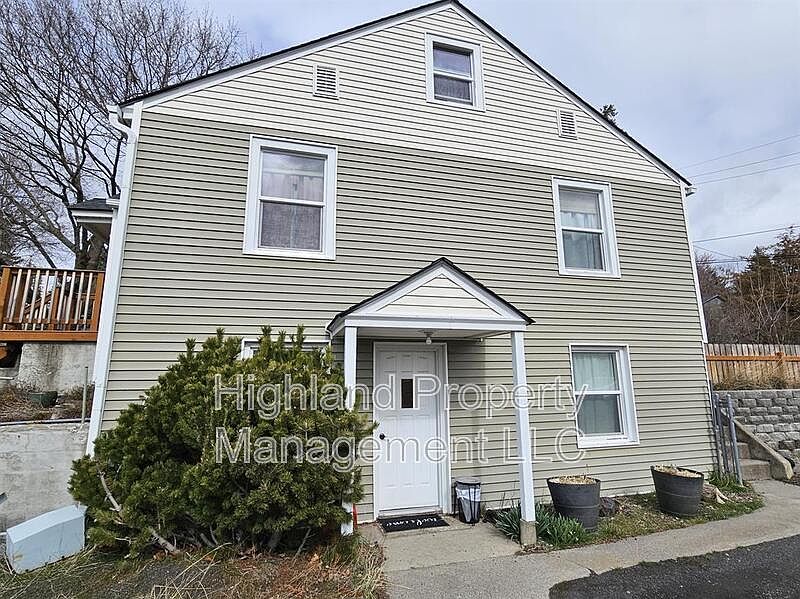 1st image of 1160 1/2 NE Lake St